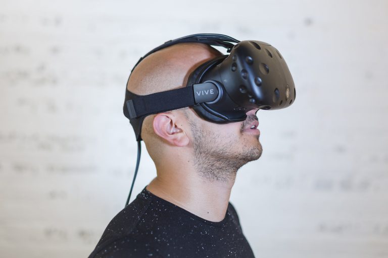 the-best-virtual-reality-headset-for-a-stater-three-different-types